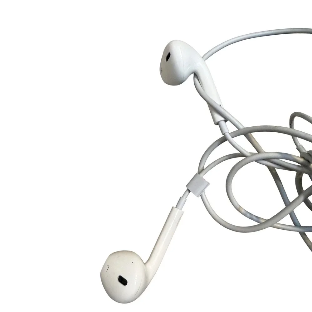 Apple EarPods with Lightning‎ Connector White In Ear Headphones with Mic Remote
